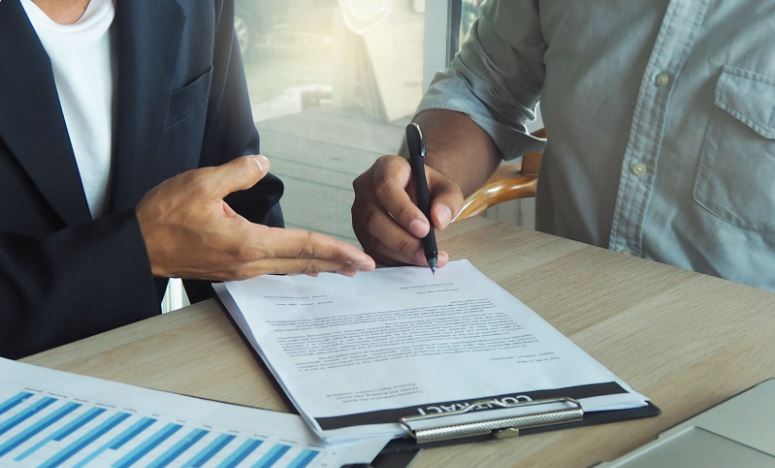 People signing a contract